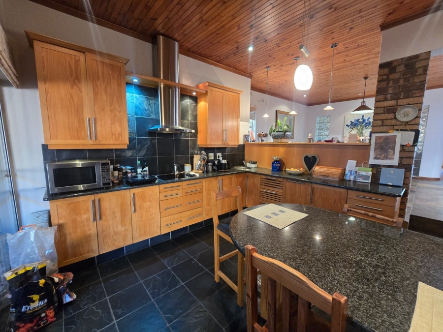 4 Bedroom Property for Sale in Heuwelsig Free State